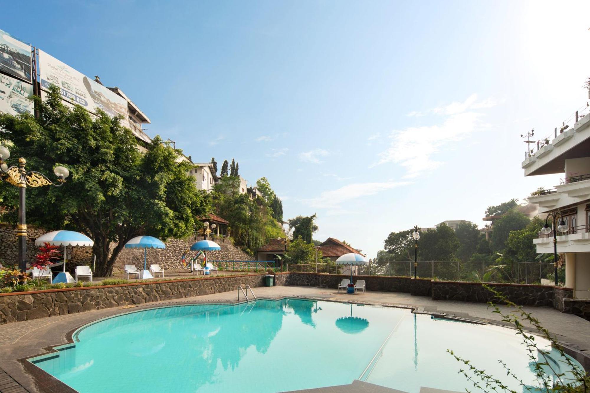 Royal Hotel Tretes Prigen Exterior photo